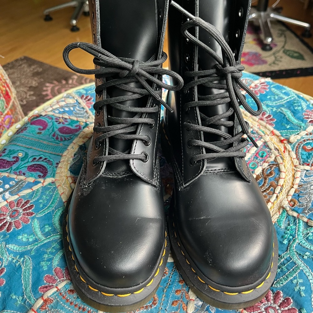 Dr. Marten boots. Black 1490  brand new size 7  uk 38